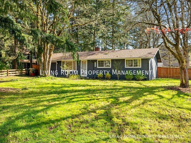 Primary Photo - Darling Ranch Home on Enormous Tree-Filled...