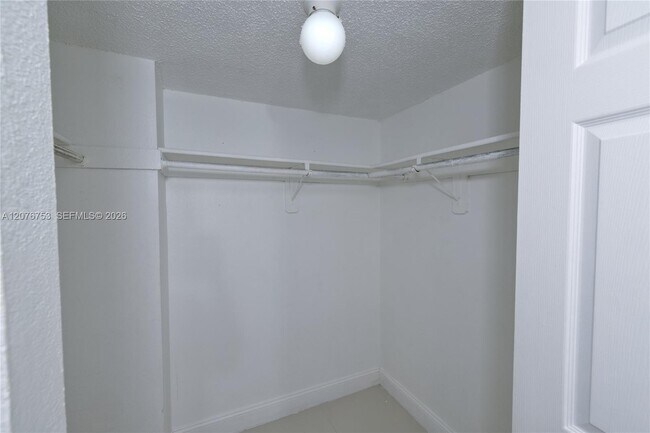 Building Photo - 2903 N Miami Beach Blvd