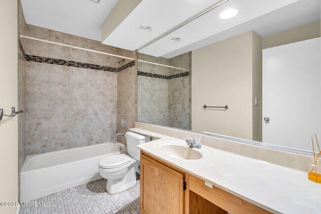 Building Photo - 366 Sequoia Ct