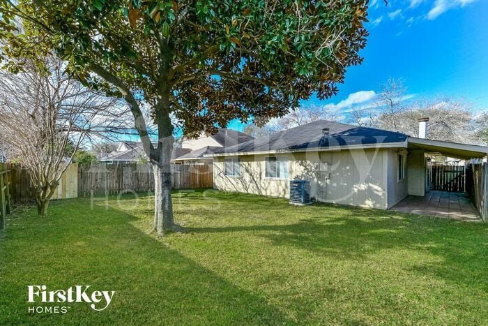 Building Photo - 3823 Ebury Dr