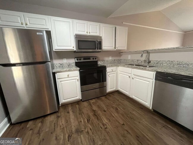 Building Photo - 545 Rustwood Dr