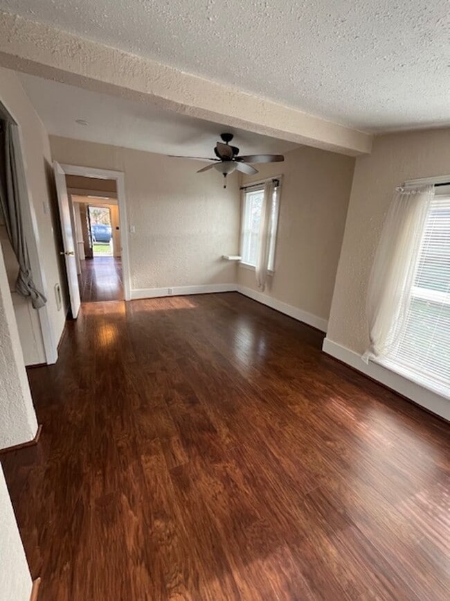 Building Photo - Cute 1 Bedroom 2 Bath Home Carlton OR