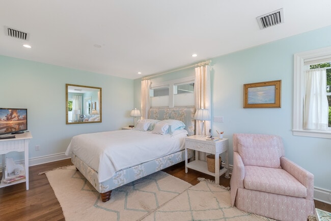 Building Photo - 360 Gasparilla St