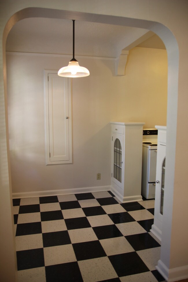 Building Photo - Marquam Manor