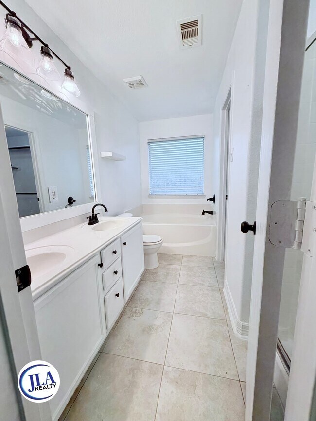 Building Photo - 21604 Horseshoe Dr