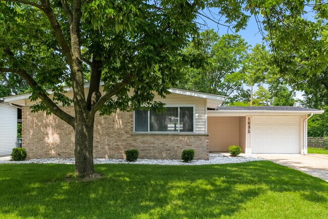 Primary Photo - 1635 Trotterway Dr