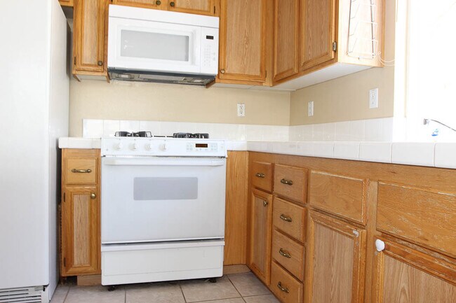 Building Photo - Available now! Recently renovated! Stunning two-story home for lease in Riverside, California!