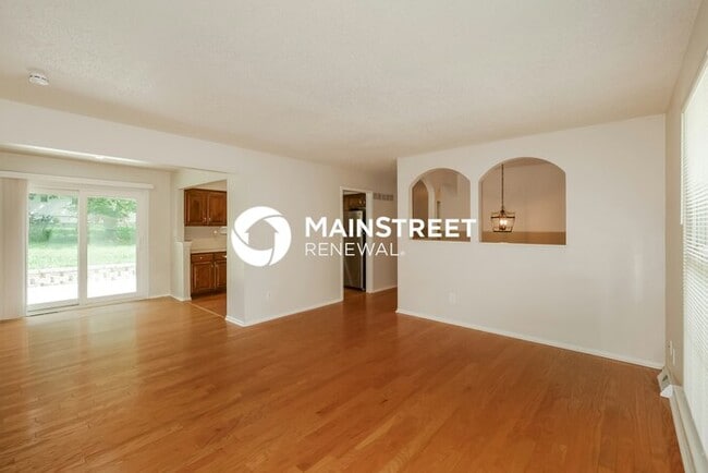 Building Photo - 3 Bedroom Pet-Friendly Home in Independence, MO with Main Street Renewal
