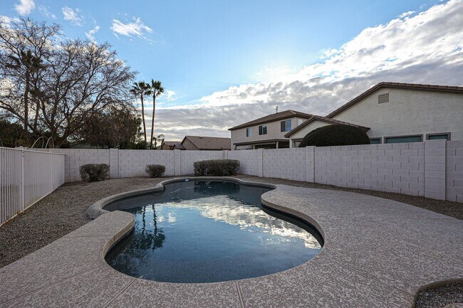 Building Photo - Location! Fully remodelled 4Bed/3Bath Home in Chandler, with pool