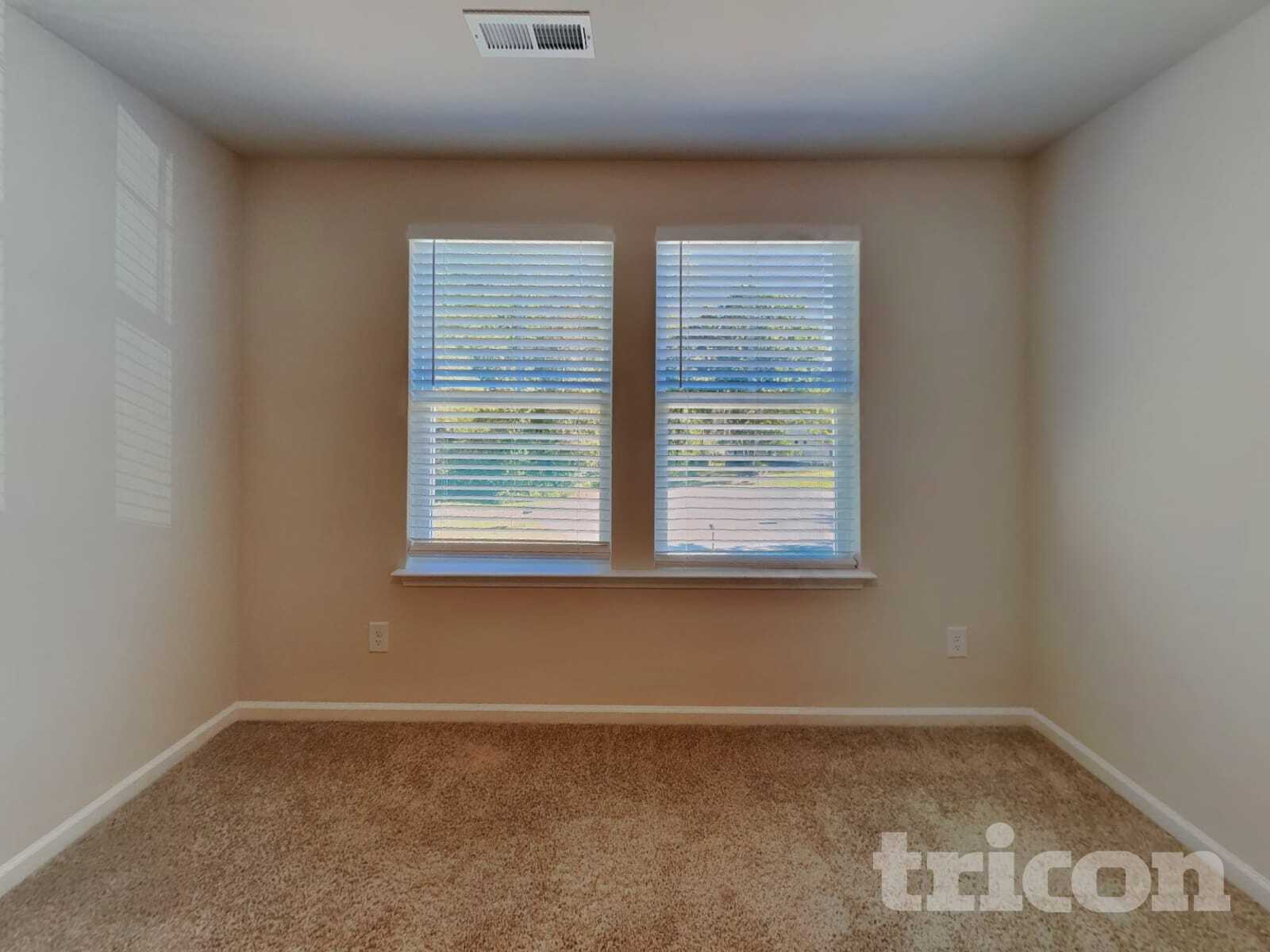 Building Photo - 35 Drake Cir