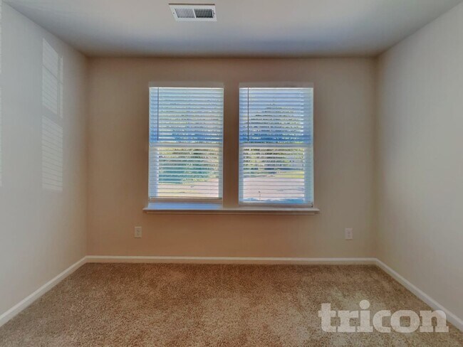 Building Photo - 35 Drake Cir