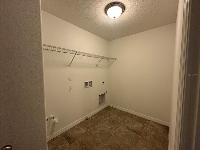 Building Photo - 2445 Beacon Landing Cir