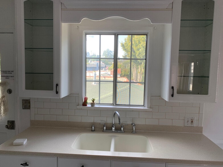 Building Photo - 253 5th Ave