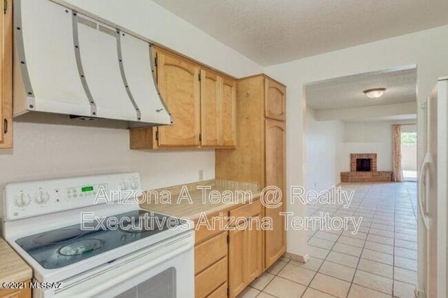 Building Photo - 4210 E Presidio Rd