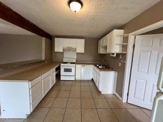 Building Photo - 10267 Mount Crosby Dr