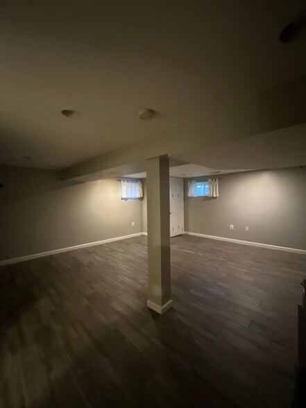 Room - 1917 S Quebec St