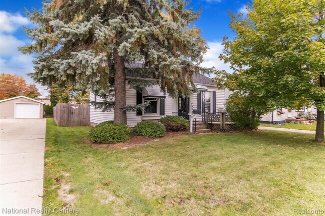Primary Photo - 21371 Hillcrest St