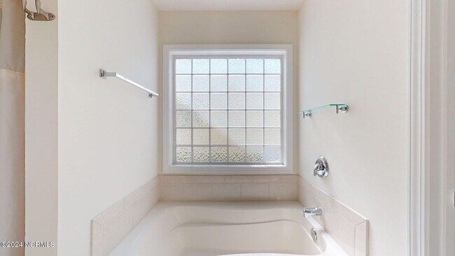 Building Photo - 536 Catamaran Dr