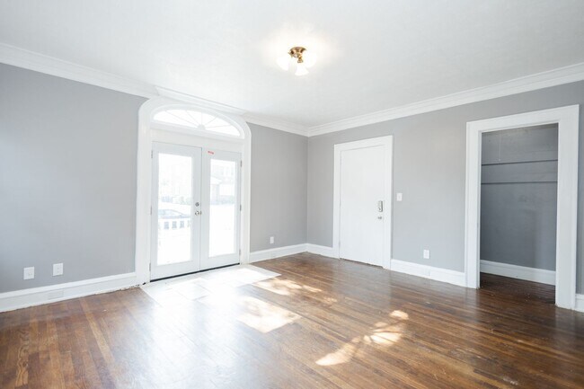 Building Photo - 217 S 11th St