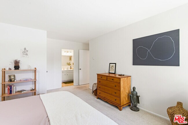 Building Photo - 5625 Green Valley Cir