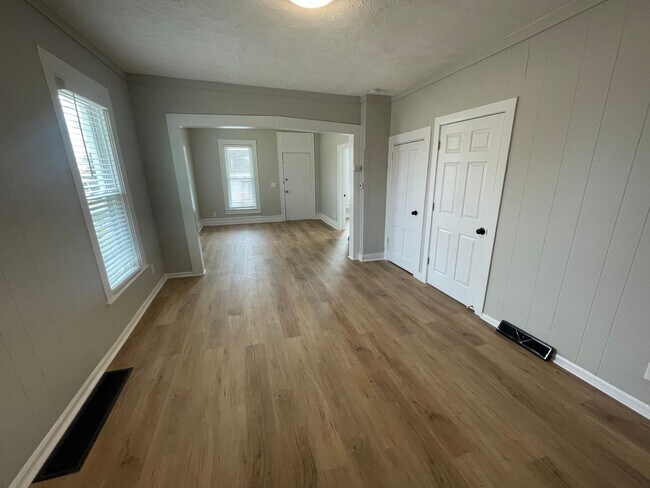 Building Photo - Beautiful 2 Bed house