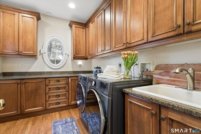 Building Photo - 166 Edward Pl