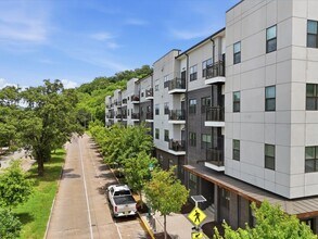 Building Photo - 782 Riverfront Pkwy