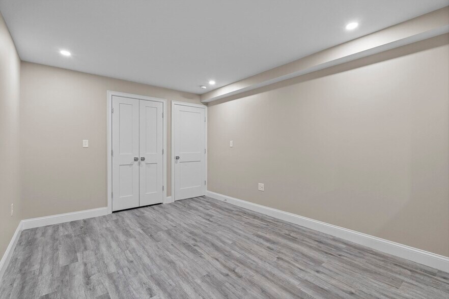 Building Photo - 769 E 6th St