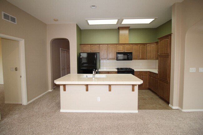 Building Photo - Cute Home in Fig Garden Gated Community.