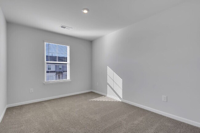 Building Photo - Brand-New 3BR/2.5BA Townhome with Garage in Greer ($1850/mo rent***)