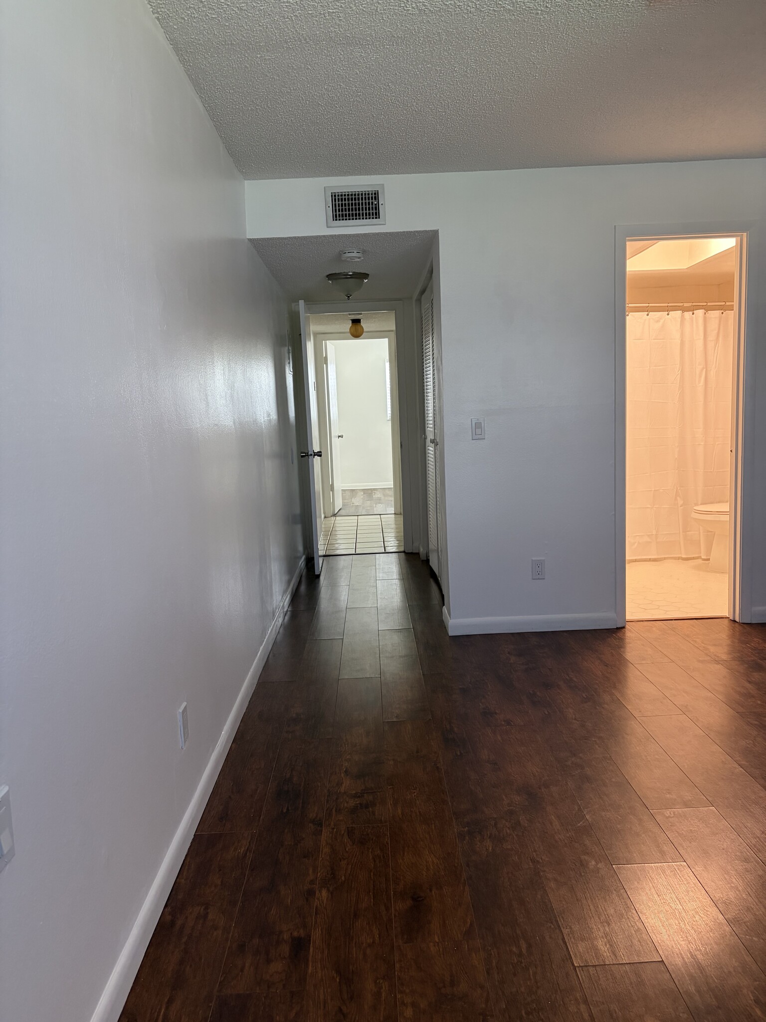 Building Photo - 405 E San Sebastian Ct
