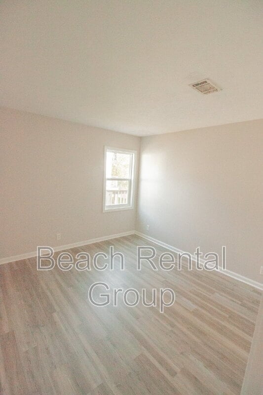 Building Photo - 209 Cedar St