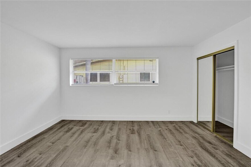 Building Photo - 5981 NE 22nd Way
