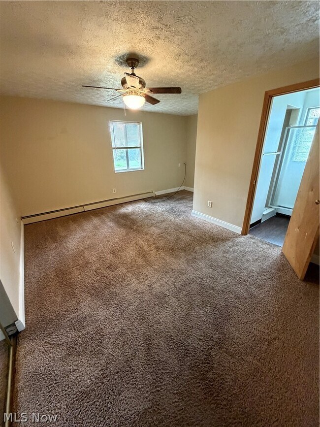 Building Photo - 21 Wayne St SE