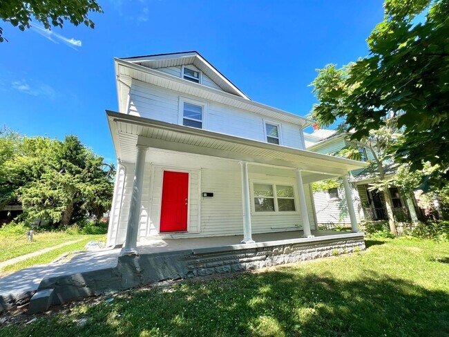 Building Photo - Pointview Home