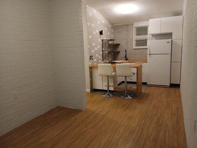 Building Photo - 2604 Rogers Ave