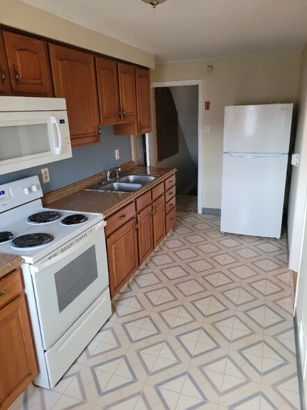 Building Photo - 1308 Maple Ave