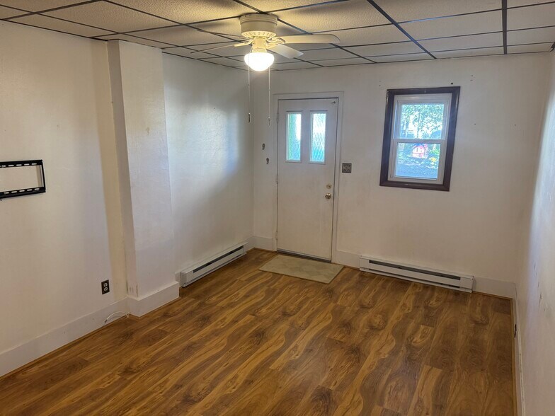 Building Photo - 454 Fern St