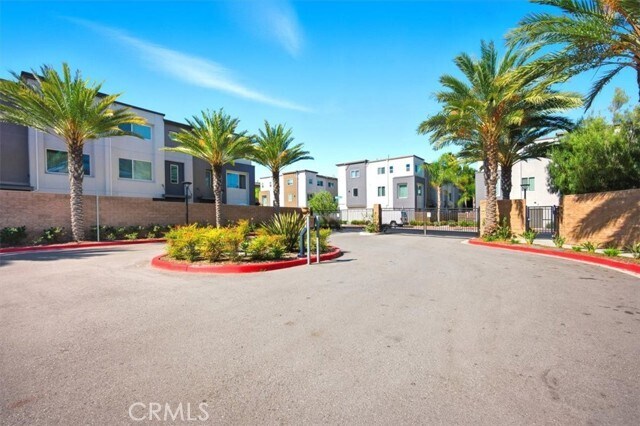 Building Photo - 14051 Diamond