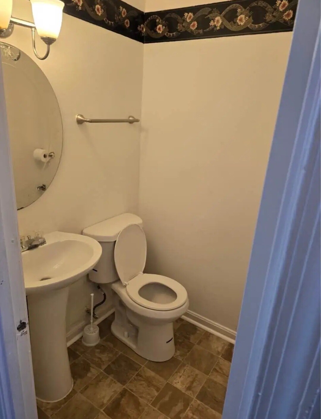 Building Photo - 300 Red Oak Dr