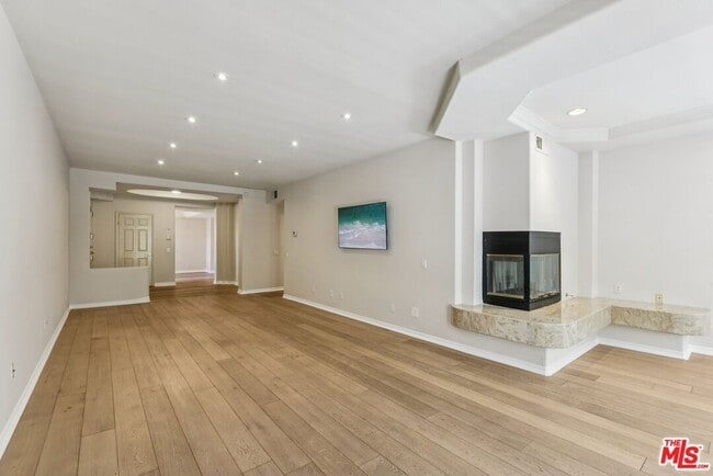 Building Photo - 14290 Dickens St