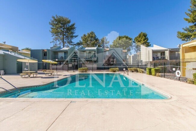 Building Photo - 808 S Langley Ave