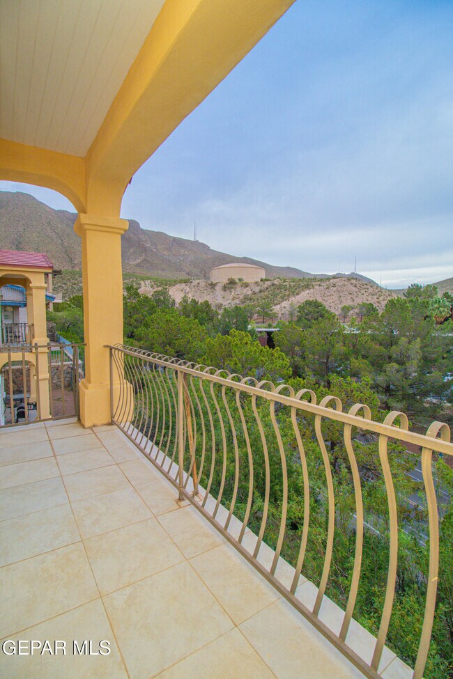 Building Photo - 4744 Excalibur Dr