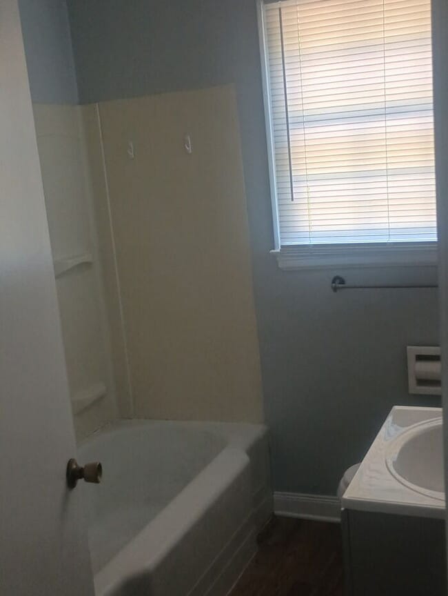 Building Photo - 222 Willow St