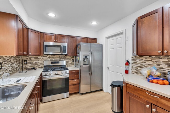 Building Photo - 127 Evergreen Ct