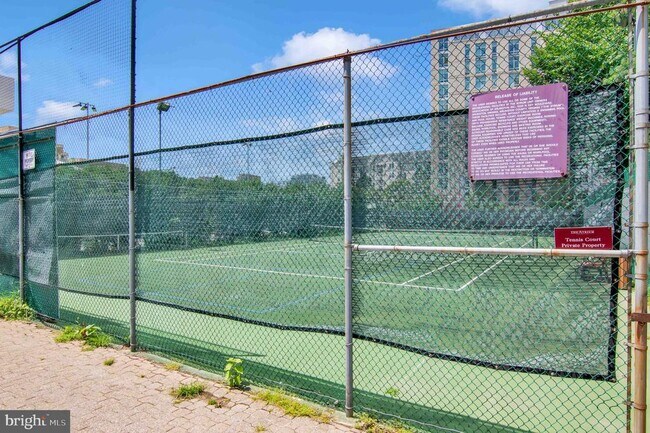 Building Photo - 1530 Key Blvd