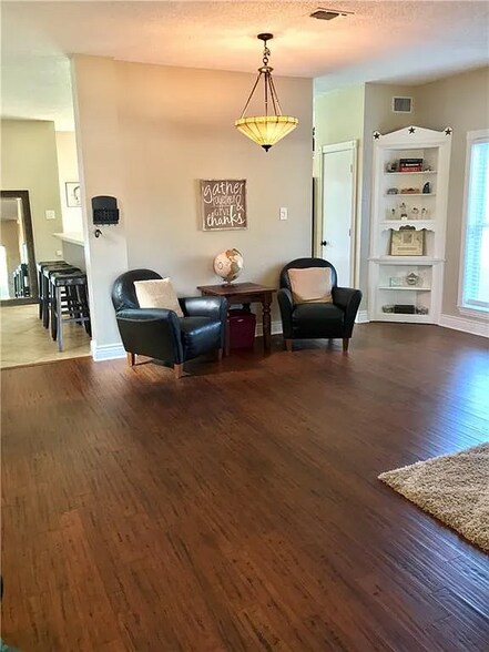 Building Photo - 10605 Bachman Dr