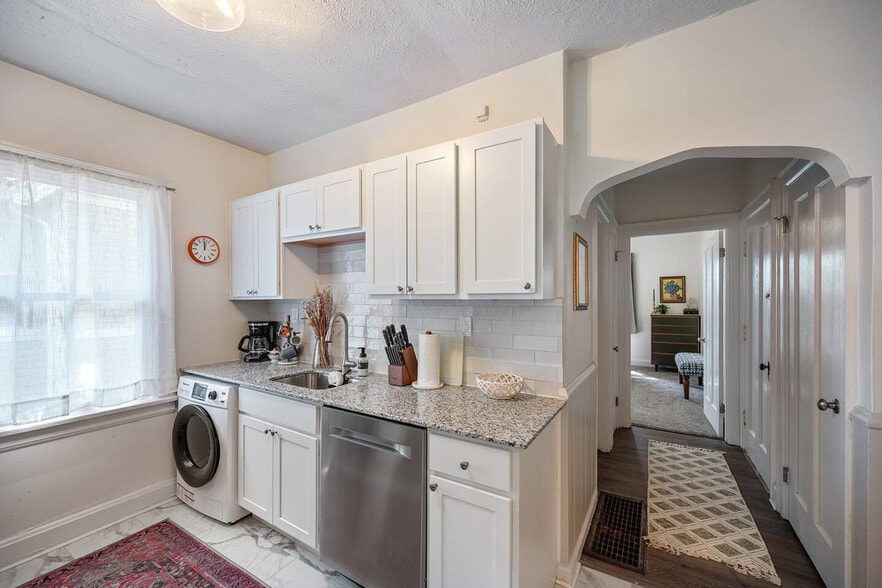 Building Photo - 6423 Kennedy Ave