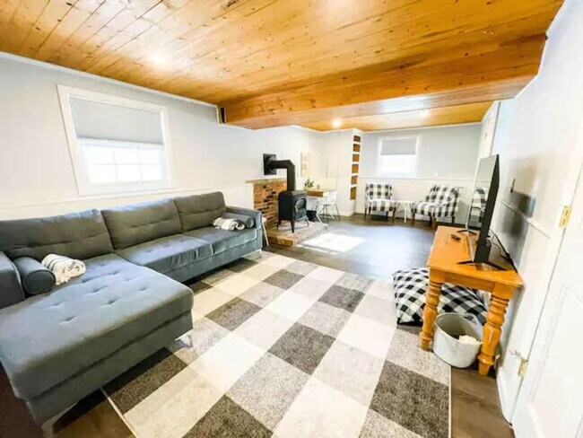 Building Photo - 57 Curt Blvd