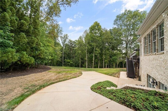 Building Photo - 7517 Henson Forest Dr